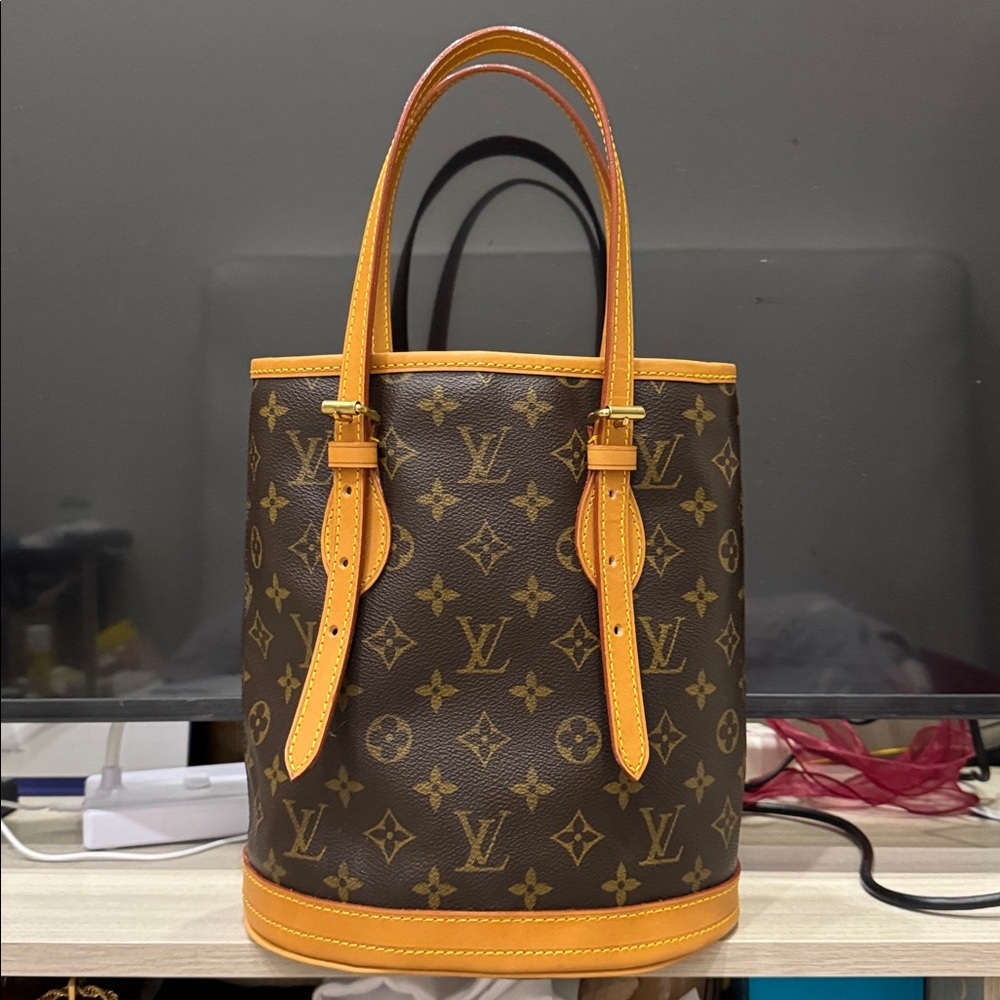SOLD🤎🧡Louis Vuitton Monogram Brown and Tan Bucket Bag PM